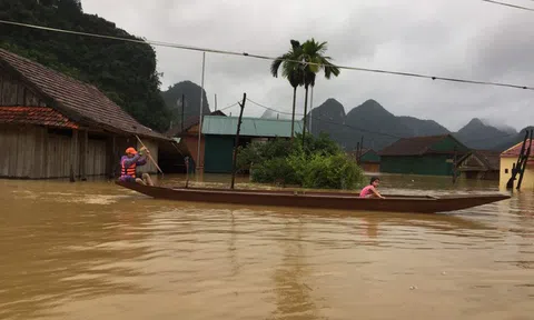 Mưa lũ ở miền Trung khiến 5 người thiệt mạng, nhiều người mất tích